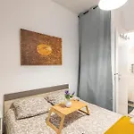 Peaceful Retreat & Cozy In , Sleep4 ,near Center , Free Public Parking Apartment