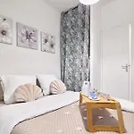 Apartment Peaceful Retreat & Cozy In , Sleep4 ,near Center , Free Public Parking