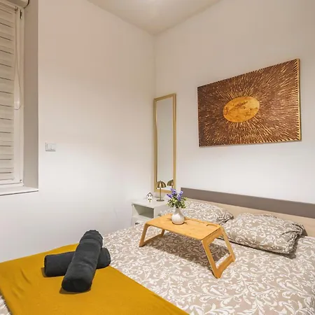 Peaceful Retreat & Cozy In , Sleep4 ,near Center , Free Public Parking Appartement Reims
