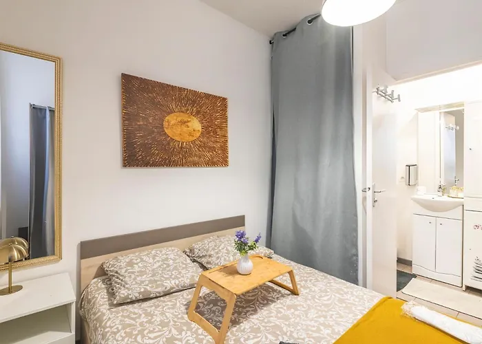 Peaceful Retreat & Cozy In , Sleep4 ,near Center , Free Public Parking Apartment