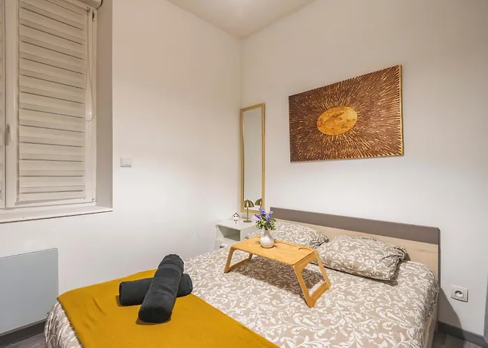 Peaceful Retreat & Cozy In , Sleep4 ,near Center , Free Public Parking Apartment Reims