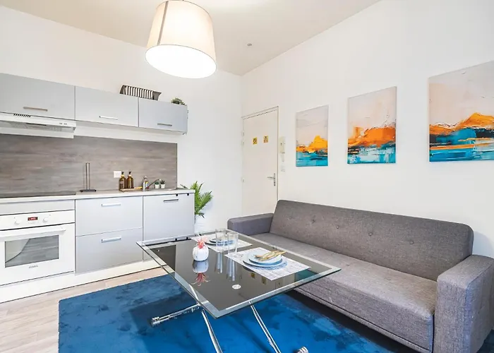 Peaceful Retreat & Cozy In , Sleep4 ,near Center , Free Public Parking Apartment