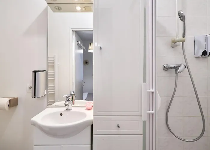 Apartment Peaceful Retreat & Cozy In , Sleep4 ,near Center , Free Public Parking