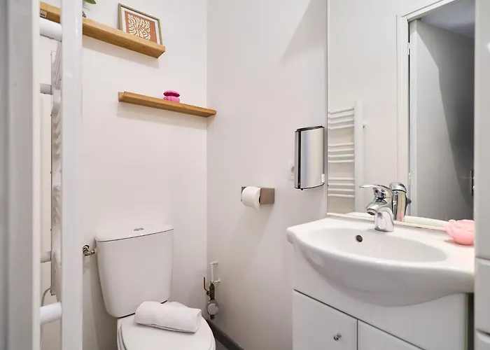 Apartment Peaceful Retreat & Cozy In , Sleep4 ,near Center , Free Public Parking *